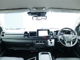 ワイドならではの広々空間の運転席助手席周り！！長距離ドライブでも快適性ばっちりでお使いいただけます♪