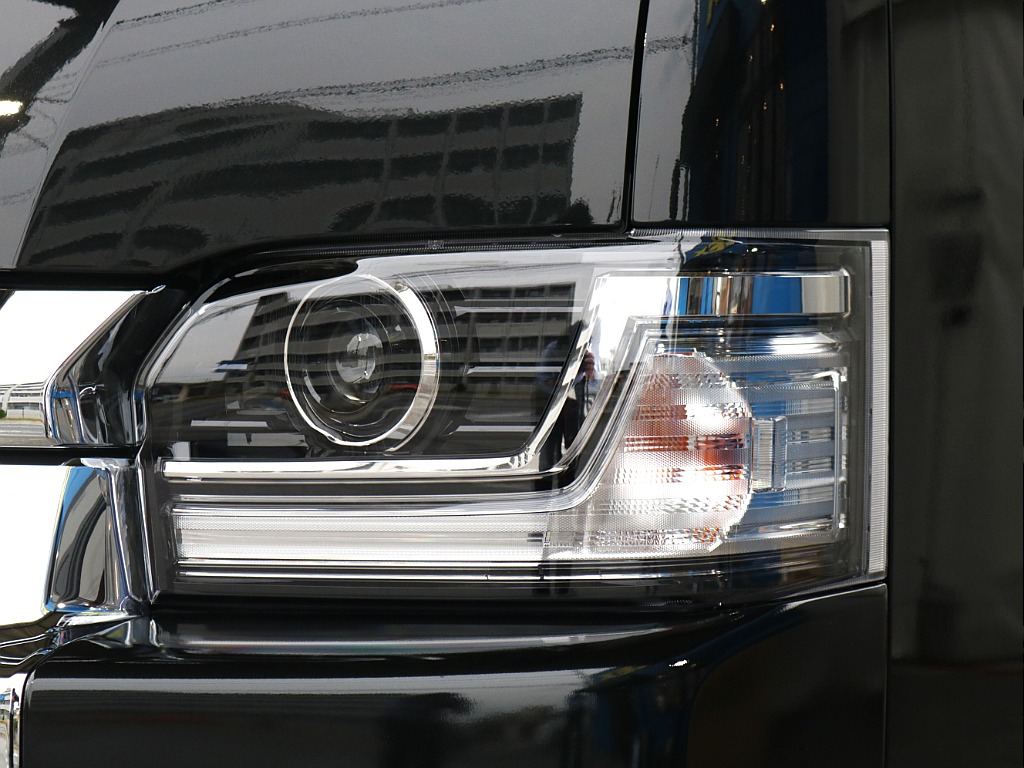 新型！ヘッドライト！