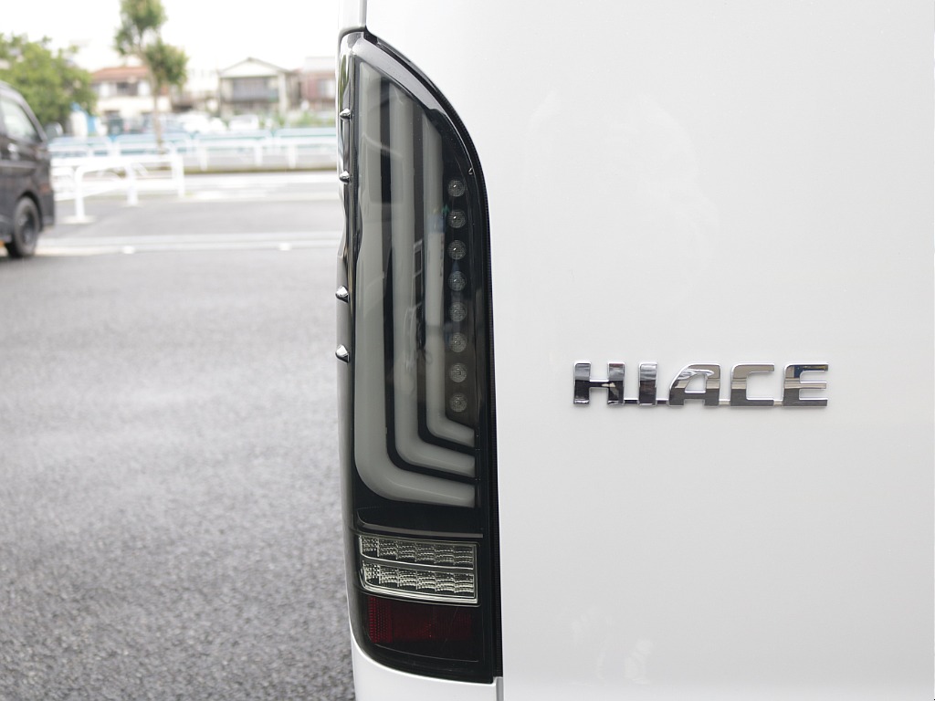 新車ワゴンＧＬ２７００ガソリン４ＷＤファミリーに好評のＶｅｒ１シートアレンジ施工済み！８インチディスプレイ純正フリップダウンモニター装備！