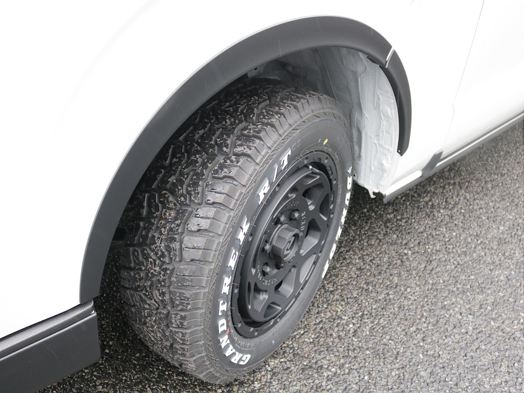 新車ワゴンＧＬ２７００ガソリン４ＷＤファミリーに好評のＶｅｒ１シートアレンジ施工済み！８インチディスプレイ純正フリップダウンモニター装備！