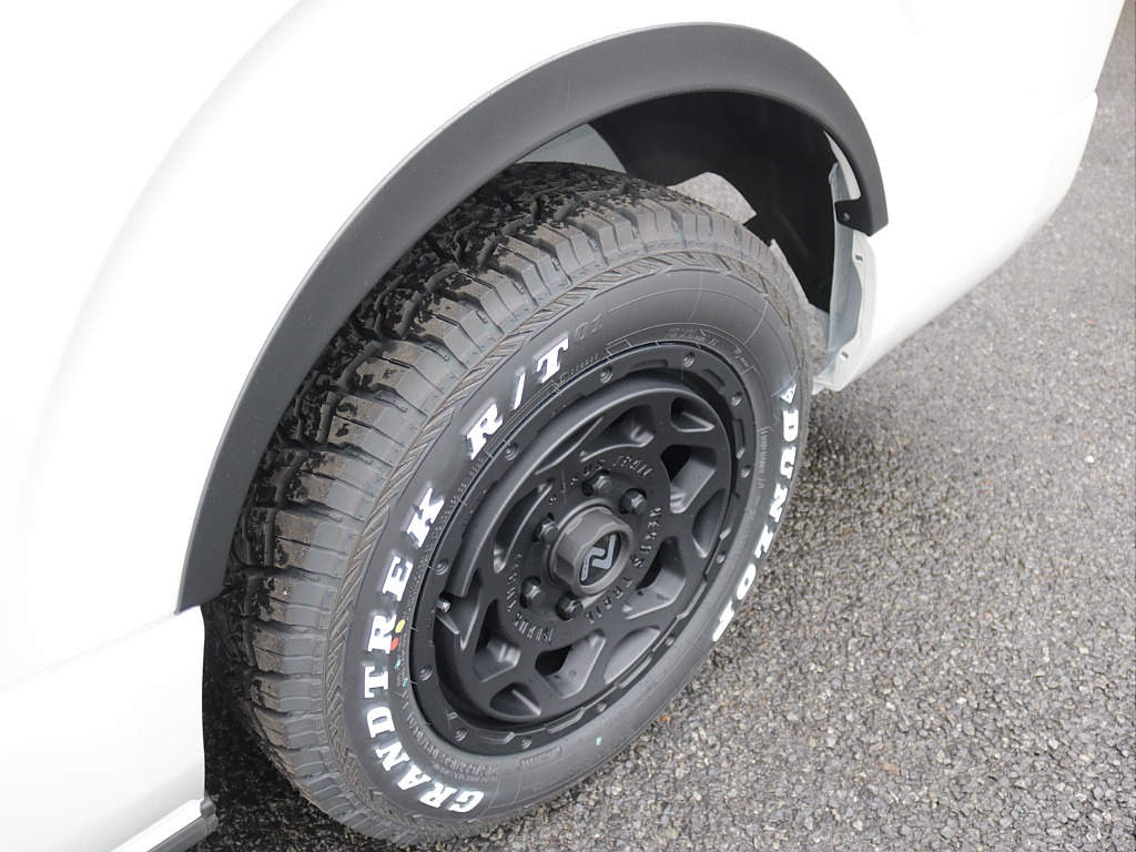 新車ワゴンＧＬ２７００ガソリン４ＷＤファミリーに好評のＶｅｒ１シートアレンジ施工済み！８インチディスプレイ純正フリップダウンモニター装備！