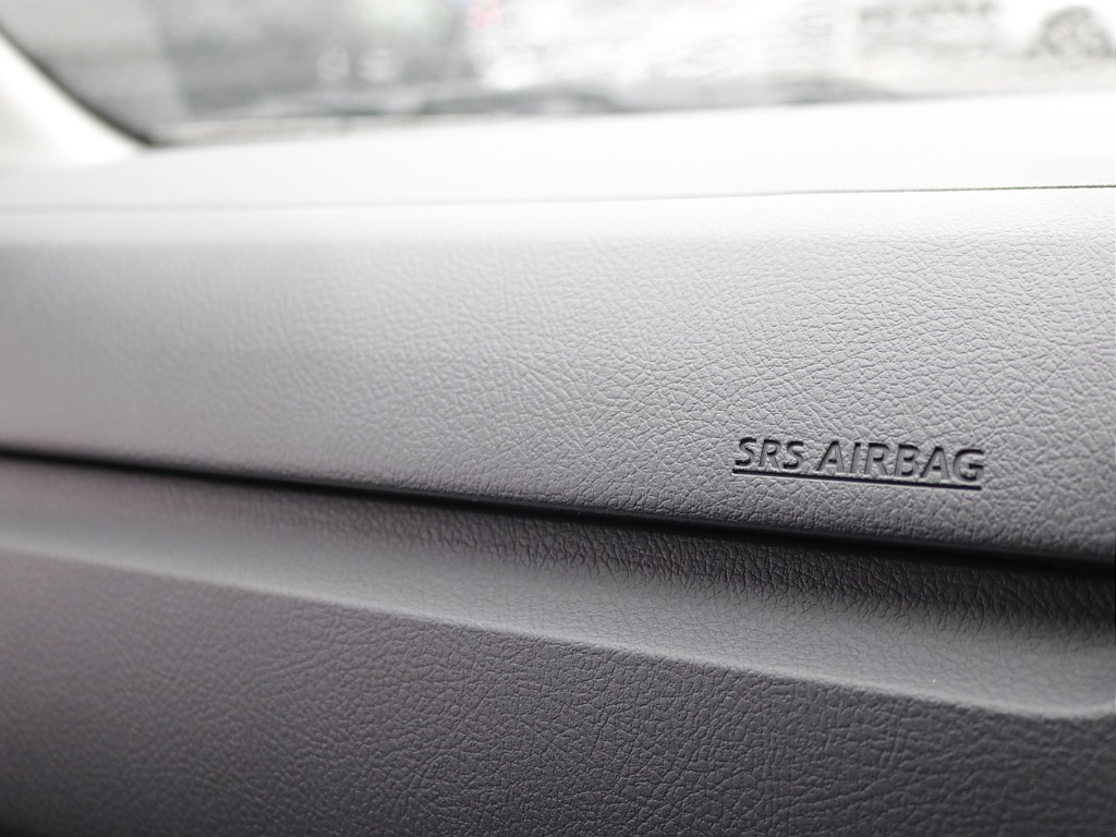 新車ワゴンＧＬ２７００ガソリン４ＷＤファミリーに好評のＶｅｒ１シートアレンジ施工済み！８インチディスプレイ純正フリップダウンモニター装備！
