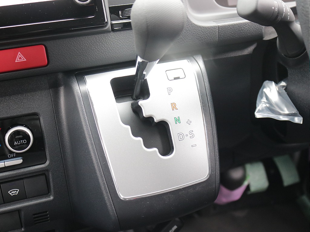 新車ワゴンＧＬ２７００ガソリン４ＷＤファミリーに好評のＶｅｒ１シートアレンジ施工済み！８インチディスプレイ純正フリップダウンモニター装備！
