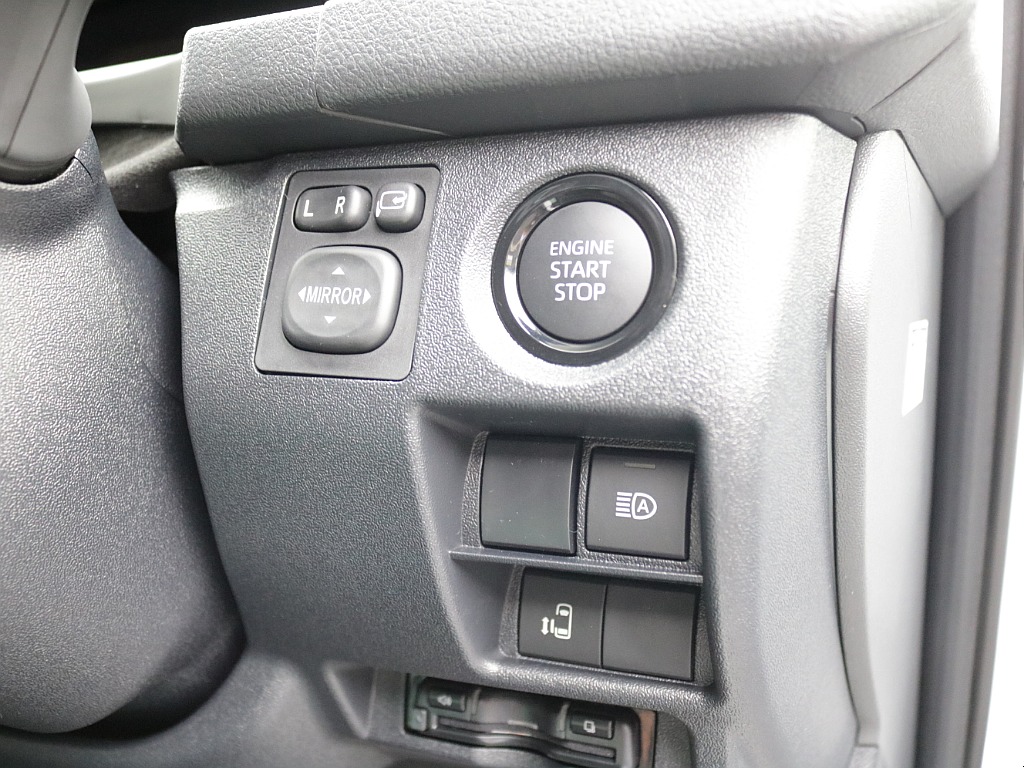 新車ワゴンＧＬ２７００ガソリン４ＷＤファミリーに好評のＶｅｒ１シートアレンジ施工済み！８インチディスプレイ純正フリップダウンモニター装備！