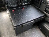 ３列目は後ろ向き２名定員！