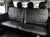 ４列目は２人掛けシート×２脚！