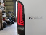 新車ワゴンＧＬ２７００ガソリン４ＷＤファミリーに好評のファミリアシートアレンジ施工済み！８インチディスプレイ純正フリップダウンモニター装備！
