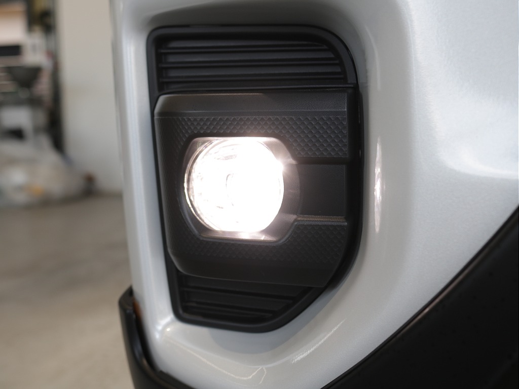 新車ワゴンＧＬ２７００ガソリン４ＷＤファミリーに好評のファミリアシートアレンジ施工済み！８インチディスプレイ純正フリップダウンモニター装備！