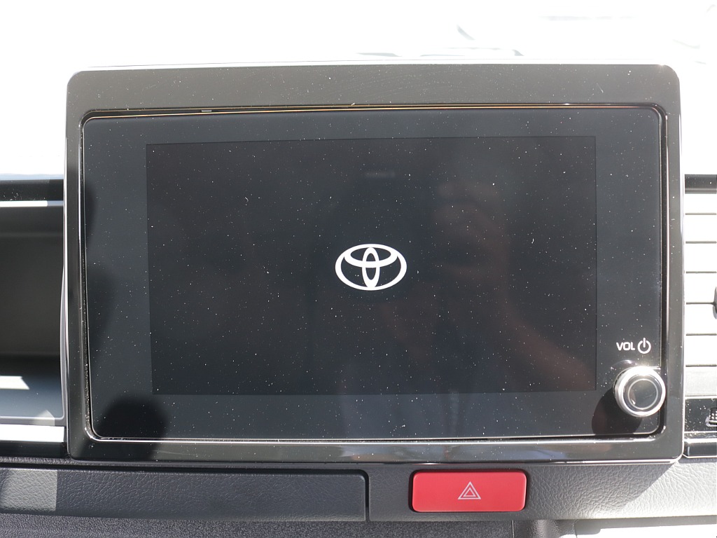 新車ワゴンＧＬ２７００ガソリン４ＷＤファミリーに好評のファミリアシートアレンジ施工済み！８インチディスプレイ純正フリップダウンモニター装備！