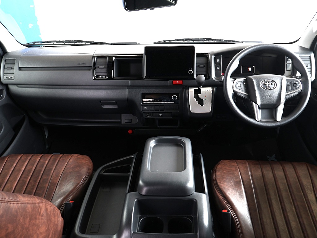 ９型ならではの一新された運転席周りになります！