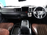 ９型ならではの一新された運転席周りになります！