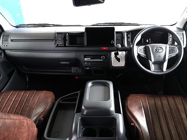 ９型ならではの一新された運転席周りになります！