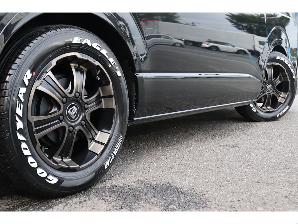 FLEX　W-DEEPS17インチアルミホイールとグッドイヤーナスカータイヤでドレスアップ済み！
