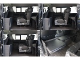 スライド式FASPシートを採用した高級感溢れるシート！1.5列目シートは対面乗車が可能です♪