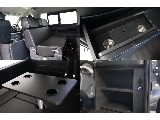 車中泊時は対面シートでお楽しみいただけます♪専用テーブルなど便利な装備部品もご用意しております！