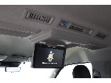 同乗者にも嬉しいフリップダウンモニターも完備しております！
