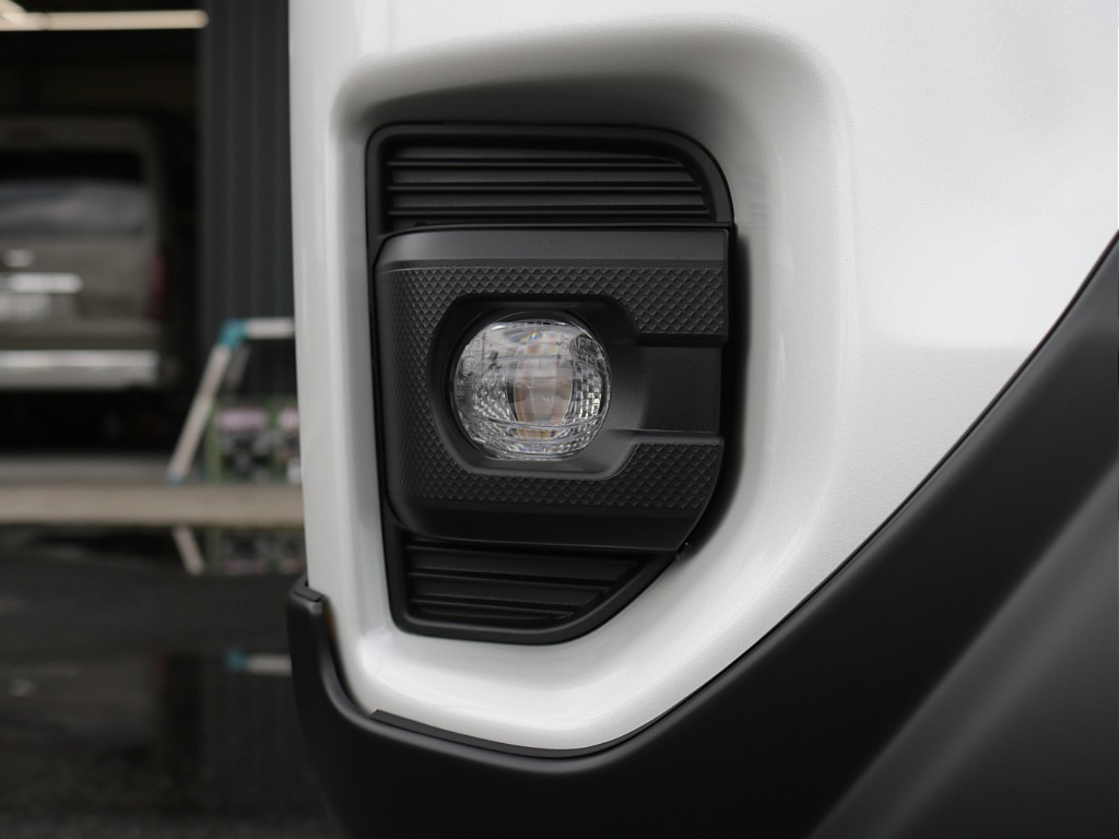 新車ワゴンＧＬ２７００ガソリン４ＷＤファミリーに好評のファミリアシートアレンジ施工済み！８インチディスプレイ純正フリップダウンモニター装備！