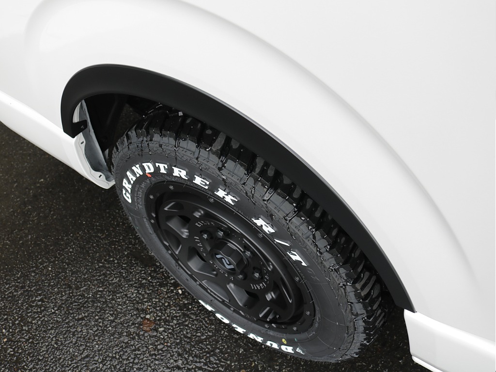 新車ワゴンＧＬ２７００ガソリン４ＷＤファミリーに好評のファミリアシートアレンジ施工済み！８インチディスプレイ純正フリップダウンモニター装備！