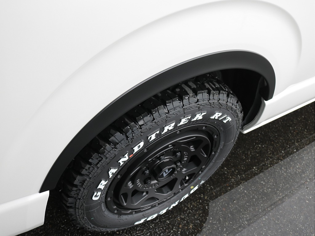 新車ワゴンＧＬ２７００ガソリン４ＷＤファミリーに好評のファミリアシートアレンジ施工済み！８インチディスプレイ純正フリップダウンモニター装備！