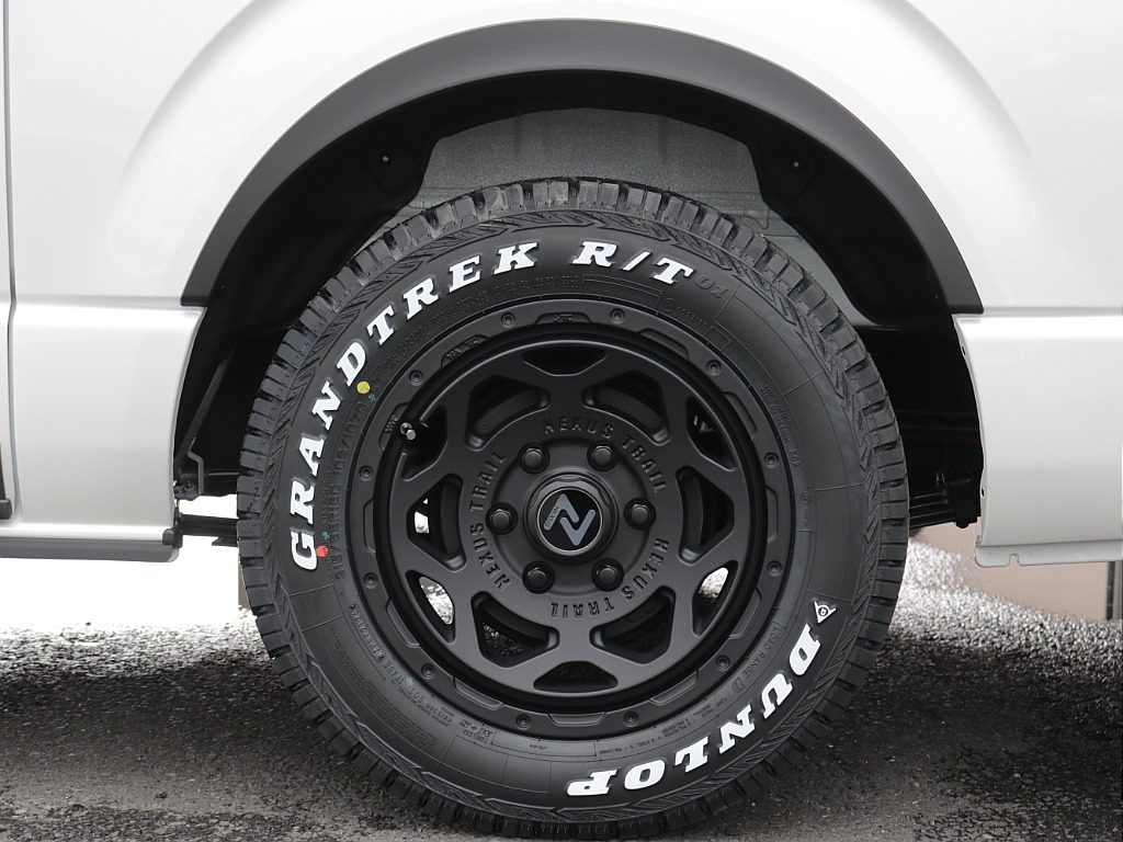 新車ワゴンＧＬ２７００ガソリン４ＷＤファミリーに好評のファミリアシートアレンジ施工済み！８インチディスプレイ純正フリップダウンモニター装備！