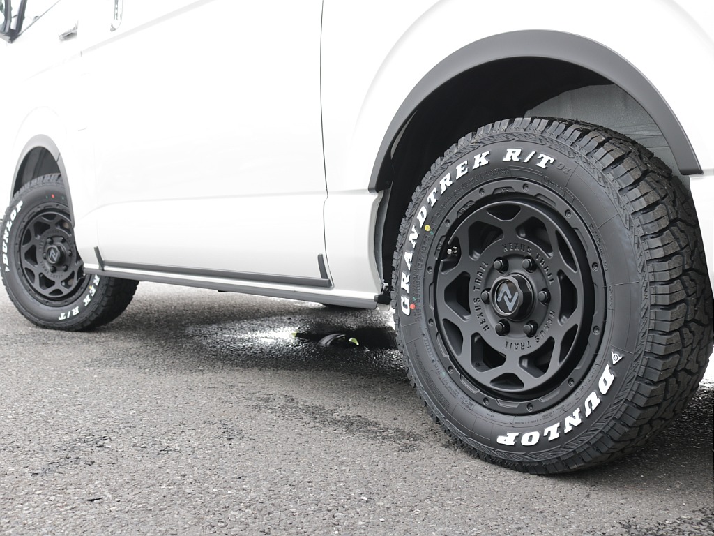 新車ワゴンＧＬ２７００ガソリン４ＷＤファミリーに好評のファミリアシートアレンジ施工済み！８インチディスプレイ純正フリップダウンモニター装備！