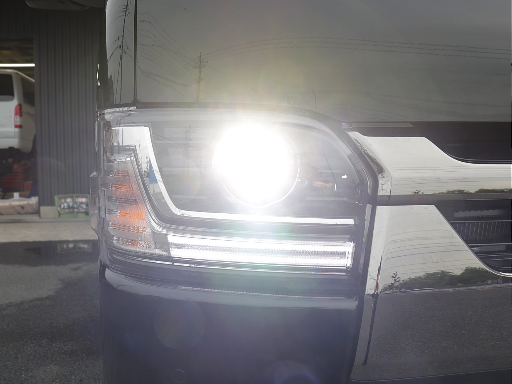 最新のＬＥＤヘッドライト装備！！