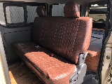 ２列目は３人掛けシートベンチシートタイプ！