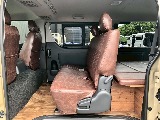 シートは折りたたみ展開・跳ね上げ収納が可能です♪