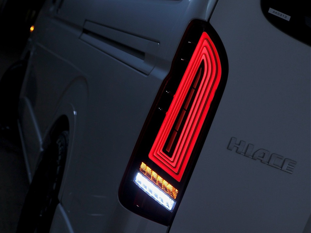 ＦＬＥＸオリジナル　ネオトレース　ＬＥＤテールランプ！