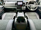 新車９型ハイエースバンをベースに内装アレンジを施した一台が入庫いたしました♪