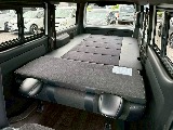 ベッドキットを装備した９型ハイエースバン♪