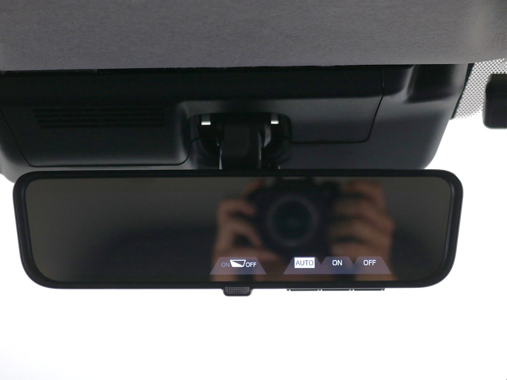 デジタルインナーミラー※モニターと鏡面で切り替え可能