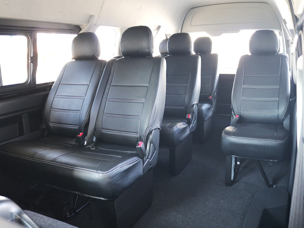 前向き最大10人乗車可能