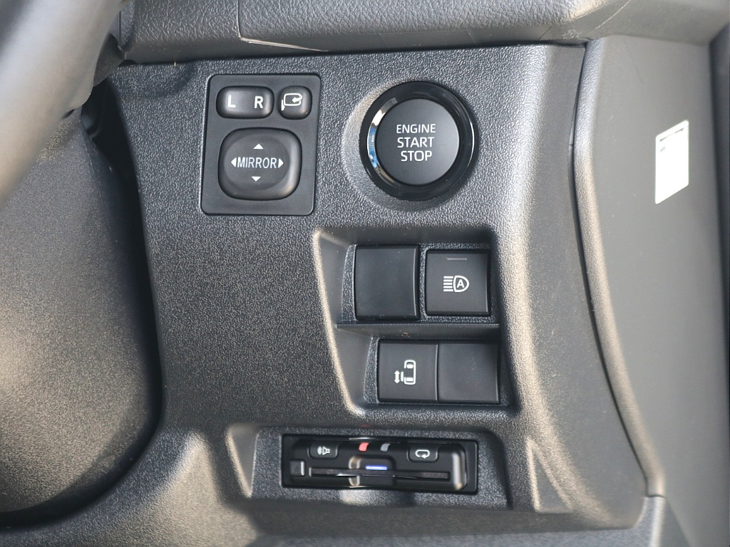 プッシュ式スタート・オートハイビームスイッチ・パワースライドドアスイッチ・ビルトインETC