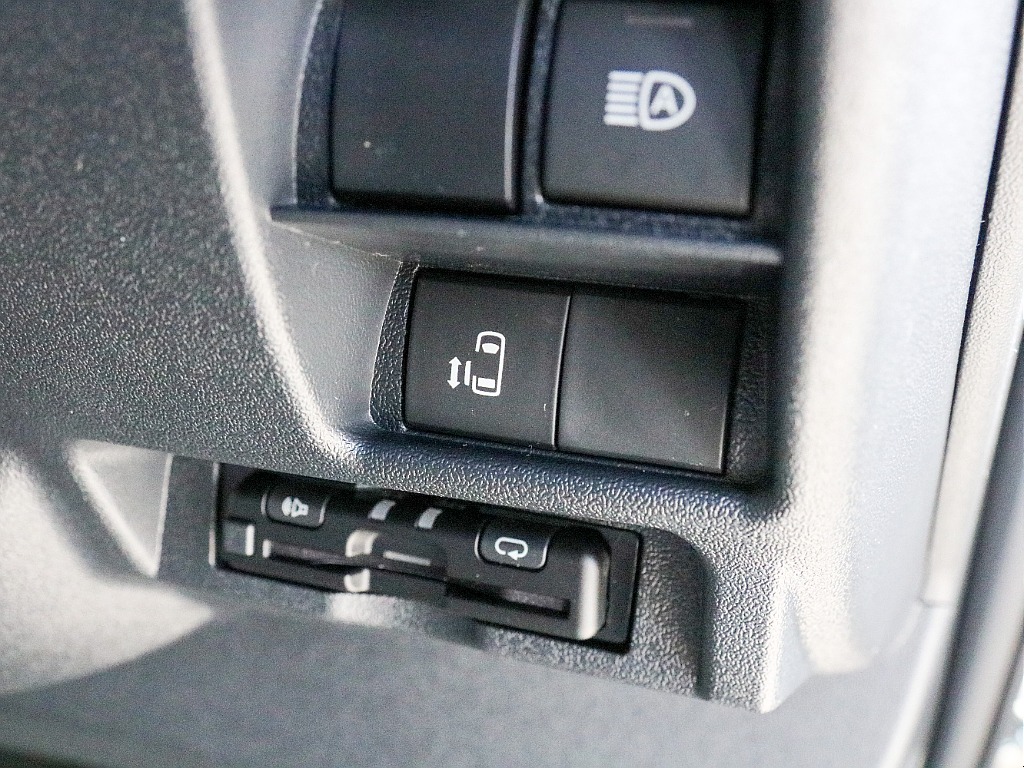 パワースライドドアスイッチ付き！！