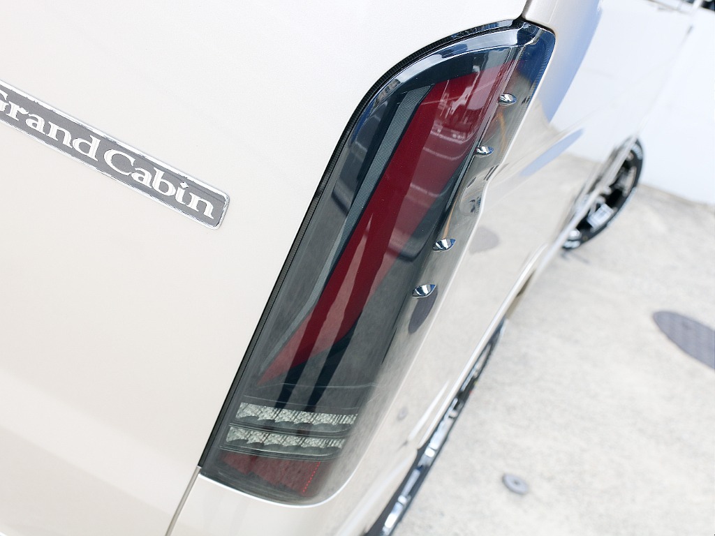 67 ROKU NANA オメガLEDテールランプ付き！！