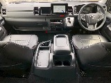 トヨタ ハイエース(3枚目)
