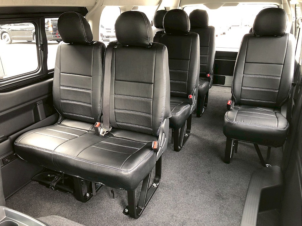 トヨタ ハイエース(4枚目)