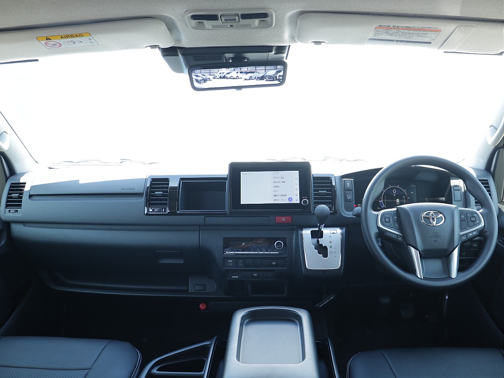 運転席・助手席も広々空間でお使いできる快適性ばっちりです♪