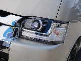 Bi-beam LEDヘッドランプ ロービーム・ハイビーム一体型の高輝度LED 夜間走行時の視認性・対向車などからの被視認性もアップ