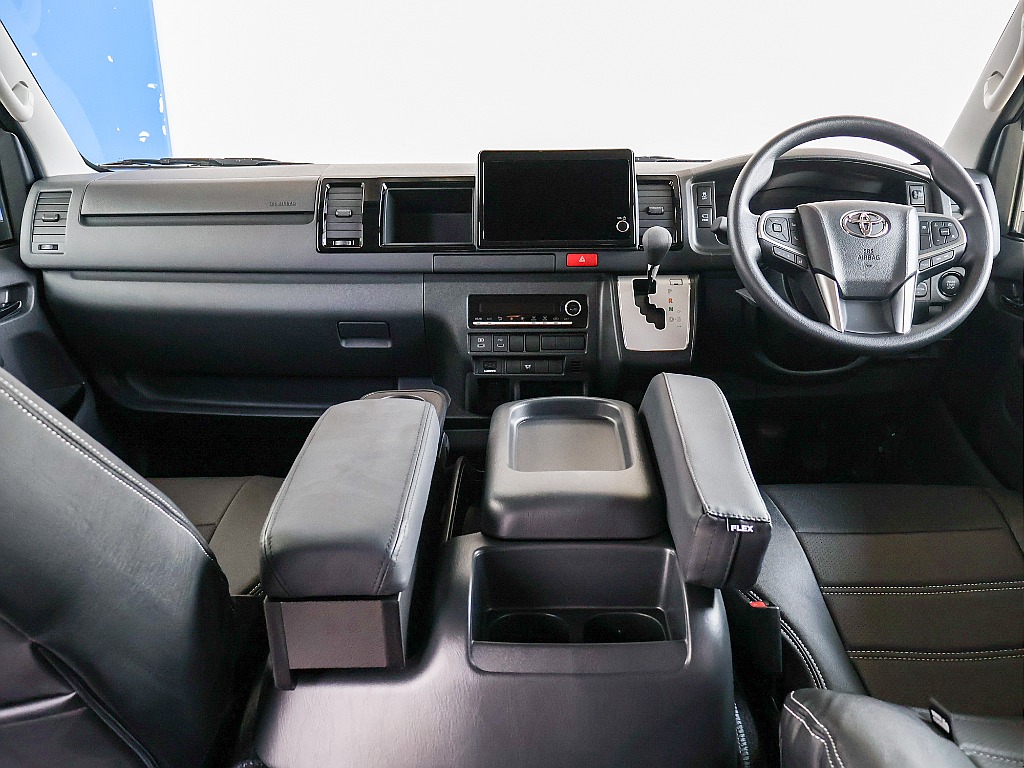 新型ならではの一新された運転席周りとなっております！