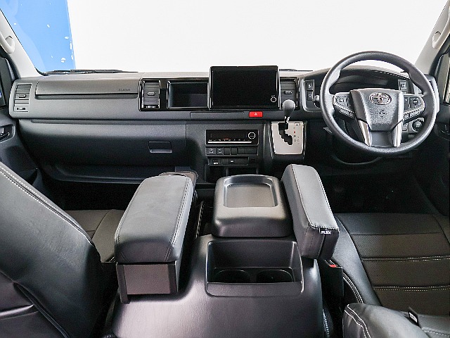 新型ならではの一新された運転席周りとなっております！