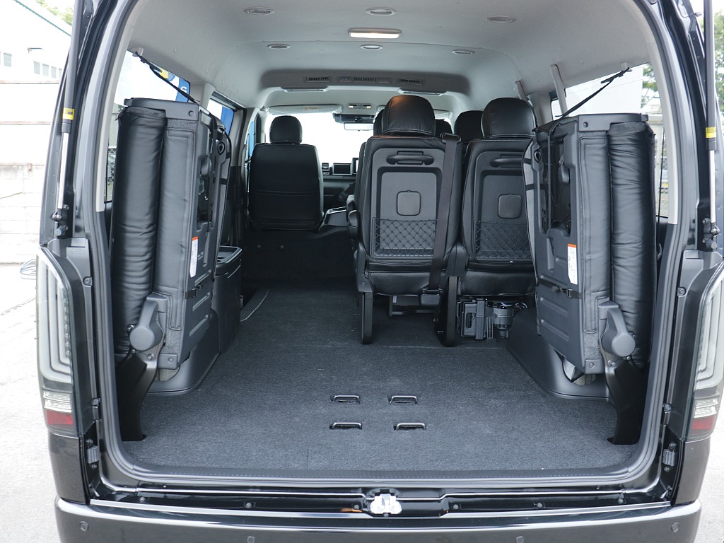 4列目シートは跳ね上げも可能になっております♪荷物も楽々載せられるラゲッチスペースも確保可能！！