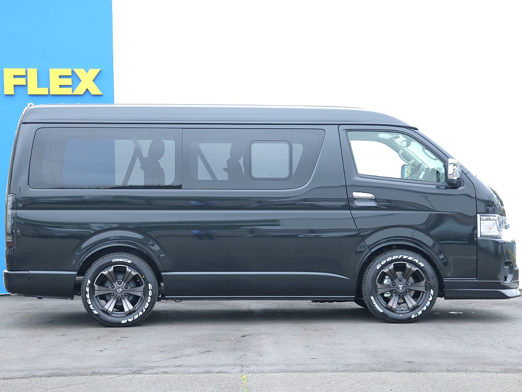 片側パワースライドドアが付いておりますので乗り降りや荷物の出し入れも楽々できちゃいます♪