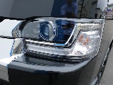 Bi-beam LEDヘッドランプ ロービーム・ハイビーム一体型の高輝度LED 夜間走行時の視認性・対向車などからの被視認性もアップ