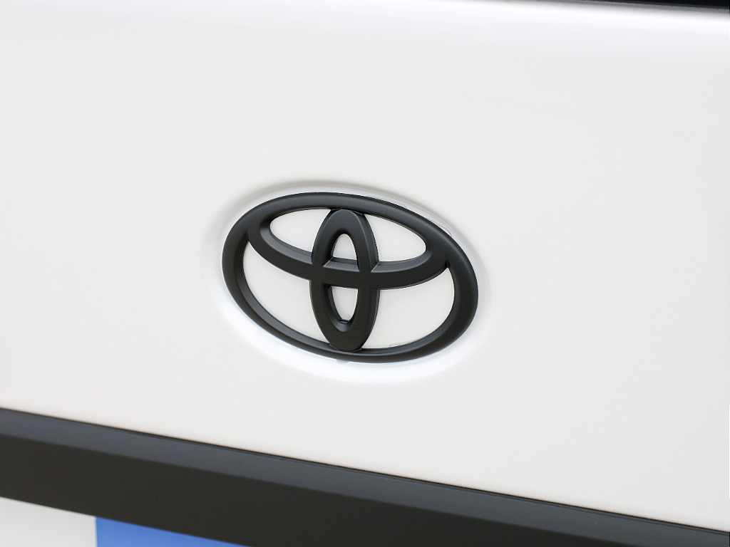 TOYOTAエンブレム艶無しブラックペイント済み！！