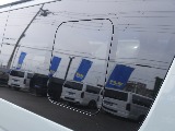車中泊時に便利な小窓付き♪