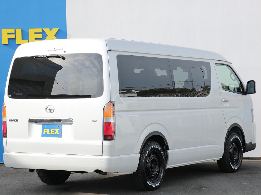 東北最大級のハイエース専門店！展示台数は常時４０台以上！