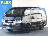 普段使いできるキャンピングカー！就寝スペース◎テーブルも付いてます！