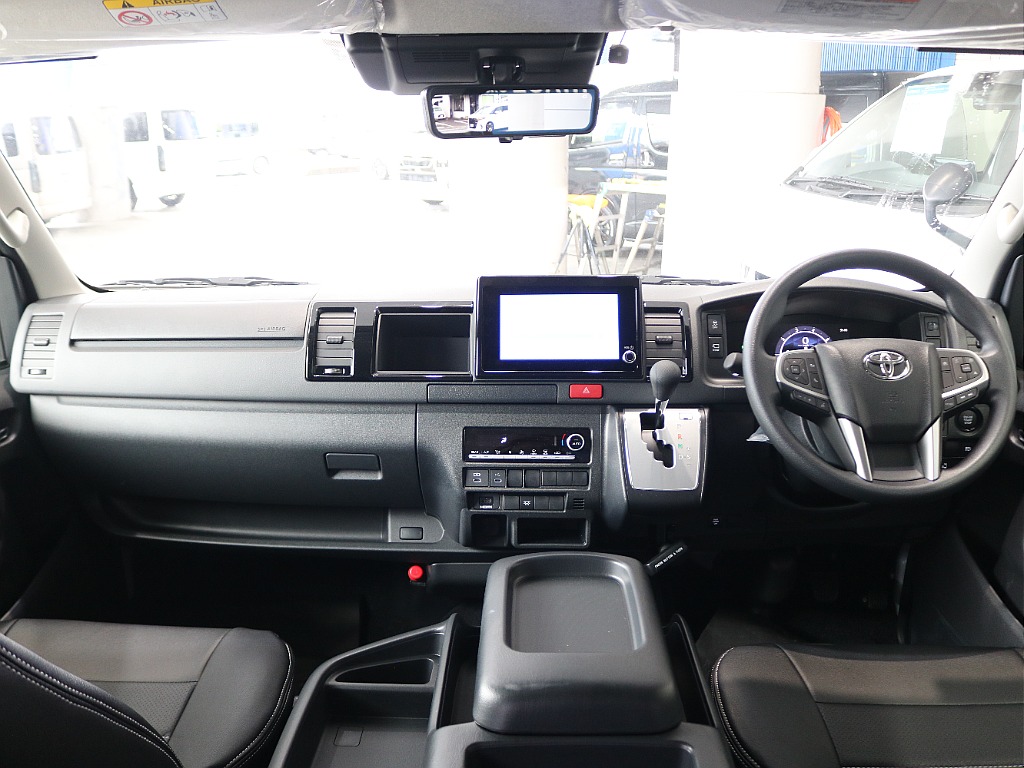 ワイドボディになりますので、広々とした車内スペースになります☆☆